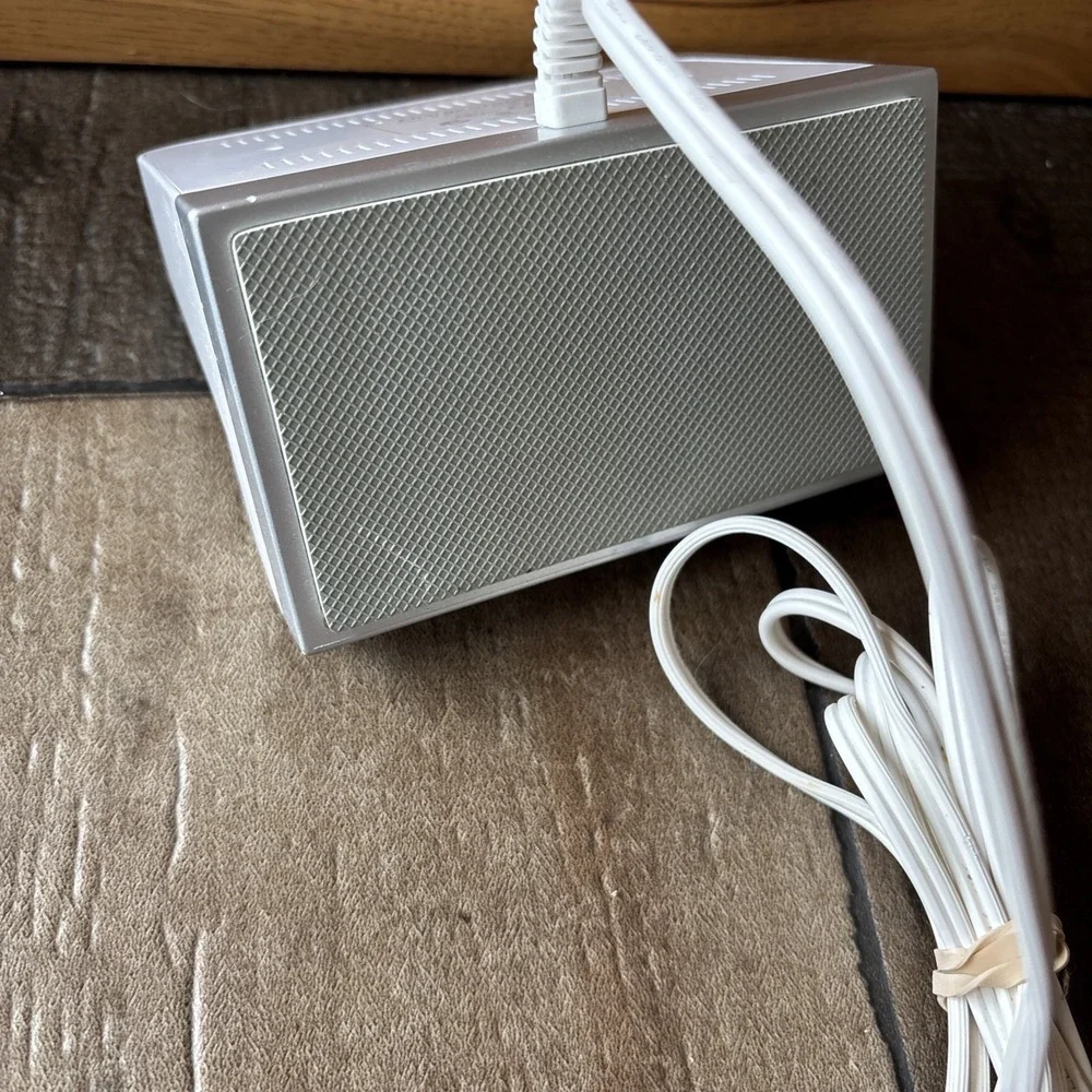Nyko #87000-A50 Charge Station for Nintendo Wii Controllers - Tested